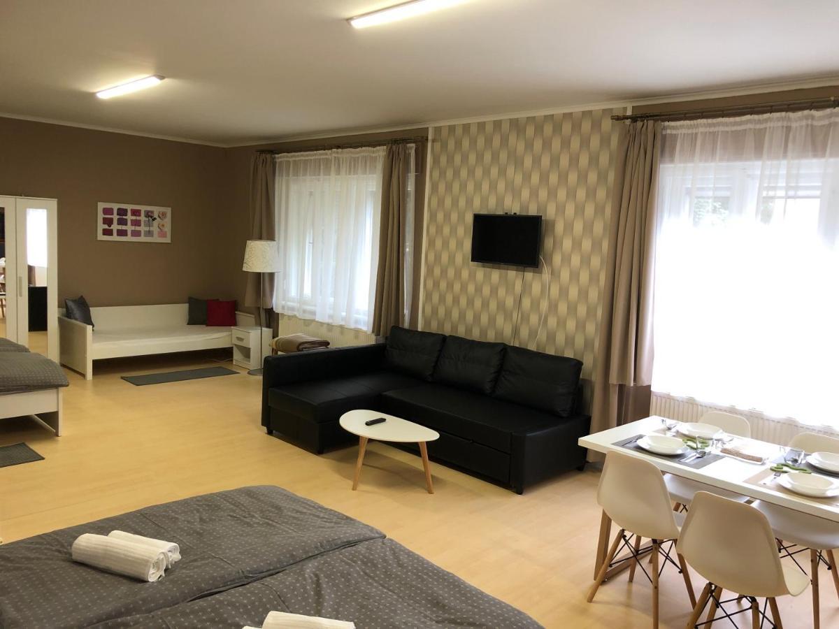 Appartamento Árkád Apartmanház Szeged Esterno foto