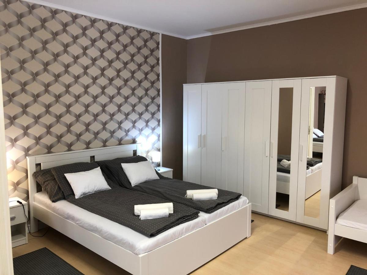 Appartamento Árkád Apartmanház Szeged Esterno foto