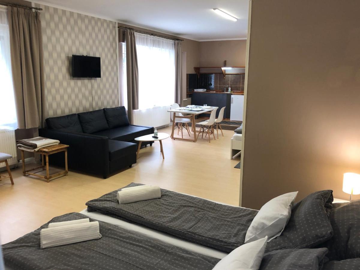 Appartamento Árkád Apartmanház Szeged Esterno foto