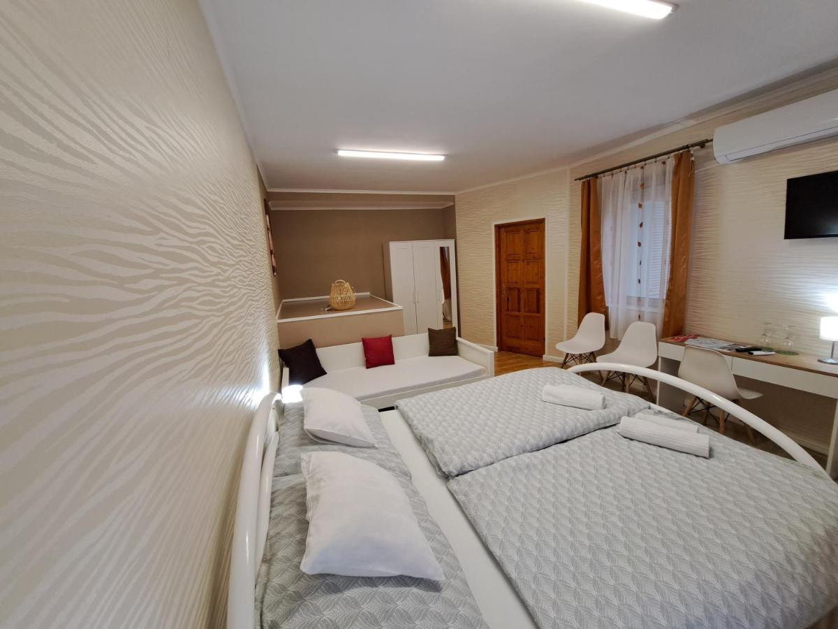 Appartamento Árkád Apartmanház Szeged Esterno foto